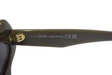 Load image into Gallery viewer, 新品未使用 LOEWE ロエベ サングラス サイドロゴ LW40109U サイズ52▫︎18 140 イタリア製 ゴールド金具 カーキ 中古 4c067430