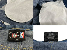 Load image into Gallery viewer, UNK デニムパンツ バギーデニム サイズ40 NBA Bリーグ オールスター バスケ 刺繍デザイン チームロゴ ブルー コットン 美品 中古 4c067434