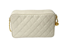 Load image into Gallery viewer, CHANEL シャネル ショルダーバッグ 2番台 ココマーク ココボール ホワイト キャビアスキン ゴールド金具 美品 中古 4c067493cc