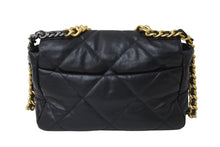 Load image into Gallery viewer, CHANEL シャネル19 マトラッセ ショルダーバッグ AS1161 30番台 ラムスキン ブラック ゴールド金具 美品 中古 4c067498