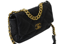Load image into Gallery viewer, CHANEL シャネル19 マトラッセ ショルダーバッグ AS1161 30番台 ラムスキン ブラック ゴールド金具 美品 中古 4c067498