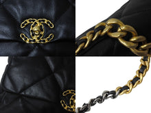 Load image into Gallery viewer, CHANEL シャネル19 マトラッセ ショルダーバッグ AS1161 30番台 ラムスキン ブラック ゴールド金具 美品 中古 4c067498