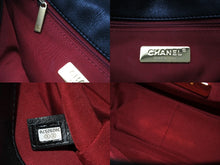 Load image into Gallery viewer, 極美品 CHANEL シャネル19 2WAYシングルフラップマトラッセチェーンショルダーバッグ 30番台 ラムスキン ブラック ゴールド 中古 4c067499