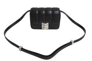 ジバンシー ジバンシー ショルダーバッグ 4G キルティング レザー スモール シルバー金具 ブラック 美品 中古 4c067614 