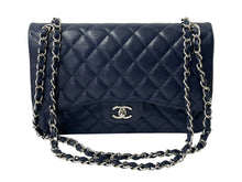 Load image into Gallery viewer, 極美品 CHANEL シャネル チェーンショルダーバッグ キャビアスキン マトラッセ30 Wフラップ ネイビー シルバー金具 19番台 中古 4c067661