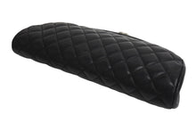 Load image into Gallery viewer, CHANEL シャネル マトラッセ クラッチバッグ セカンドバッグ がま口 ラムスキン 15番台 ブラック シルバー金具 美品 中古 4c067670