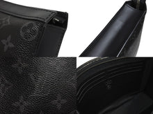Load image into Gallery viewer, LOUIS VUITTON ルイヴィトン ポシェットヴォワヤージュMM クラッチバッグ M64440 シルバー金具 ブラック 美品 中古 4c067676