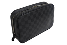 Load image into Gallery viewer, 極美品 Louis Vuitton ルイヴィトン ダミエグラフィット トゥルース トワレットGM N47521 セカンドバッグ ポーチ ブラック 中古 4c067725