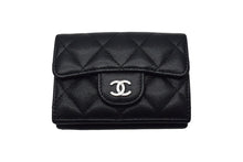 Load image into Gallery viewer, CHANEL シャネル クラシック スモール フラップ ウォレット 三つ折り財布 31番台 キャビアスキン ブラック 美品 中古 4c067745