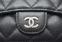 Load image into Gallery viewer, CHANEL シャネル クラシック スモール フラップ ウォレット 三つ折り財布 31番台 キャビアスキン ブラック 美品 中古 4c067745