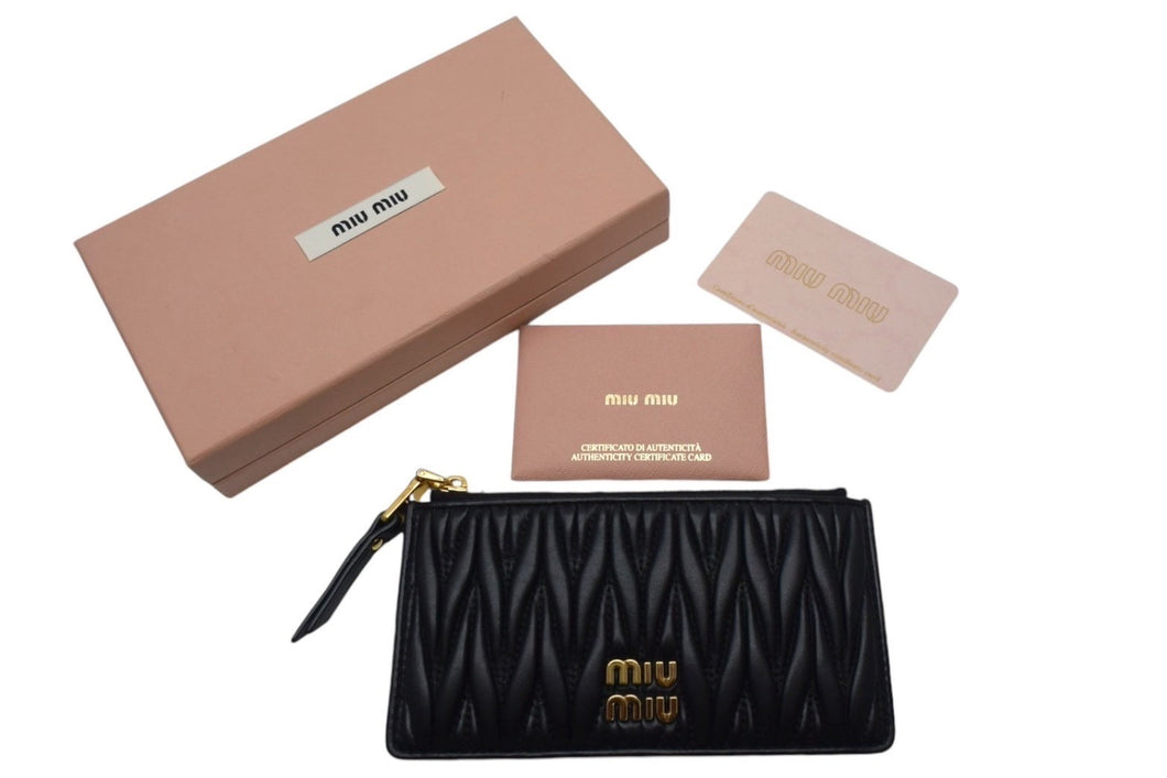 極美品 MIUMIU ミュウミュウ コインケース 5MB006 マテラッセ ラムスキン キルティング ブラック ロゴ 中古 4c067789