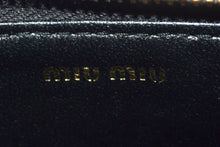 Load image into Gallery viewer, 極美品 MIUMIU ミュウミュウ コインケース 5MB006 マテラッセ ラムスキン キルティング ブラック ロゴ 中古 4c067789