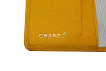 Load image into Gallery viewer, 極美品 CHANEL シャネル カードケース ココマーク ソフトカーフ 手帳カバー ゴールド金具 イエロー 6番台 中古 4c067842