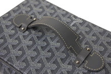 Load image into Gallery viewer, 新品同様 GOYARD ゴヤール ミューズ ヴァニティ ケース グレー PVC バニティバッグ ロゴ 化粧品入れ シルバー金具 中古 4c067870