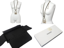 Load image into Gallery viewer, 極美品 CHANEL シャネル ネックレス AB6135 バッグ型ロングネックレス ペンダント ゴールド ブラック 中古 4c067894