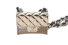 Load image into Gallery viewer, 極美品 CHANEL シャネル ネックレス AB6135 バッグ型ロングネックレス ペンダント ゴールド ブラック 中古 4c067894