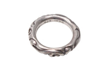Load image into Gallery viewer, CHROME HEARTS クロムハーツ スクロールバンド リング 指輪 サイズ16号 重量8.9g シルバ−925 1994 刻印 美品 中古 4c067923