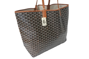 Brand new, unused Goyard Saint Louis XXL tote bag in herringbone PVC-coated canvas and leather in black and brown. Pre-owned. Item number 4c067981 