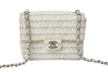 Load image into Gallery viewer, CHANEL シャネル ミニマトラッセ ツイード ショルダーバッグ ミニバッグ 9番台 フランス製 ホワイト シルバー金具 美品 中古 4c068015