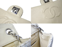 Load image into Gallery viewer, CHANEL シャネル ミニマトラッセ ツイード ショルダーバッグ ミニバッグ 9番台 フランス製 ホワイト シルバー金具 美品 中古 4c068015