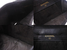 Load image into Gallery viewer, CHANEL シャネル 二つ折り財布 コンパクトウォレット ココマーク 8番台 フランス製 キャビアスキン ブラック ゴールド 美品 中古 4c068039