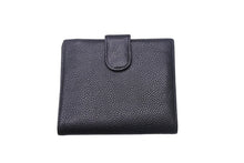 Load image into Gallery viewer, CHANEL シャネル 二つ折り財布 コンパクトウォレット ココマーク 8番台 フランス製 キャビアスキン ブラック ゴールド 美品 中古 4c068039