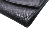 Load image into Gallery viewer, CHANEL シャネル 二つ折り財布 コンパクトウォレット ココマーク 8番台 フランス製 キャビアスキン ブラック ゴールド 美品 中古 4c068039