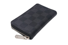 Load image into Gallery viewer, 極美品 LouisVuitton ルイヴィトン ジッピーコインパース ダミエグラフィット N63076 フランス製 PVC ブラック シルバー 中古 4c068043