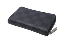 Load image into Gallery viewer, 極美品 LouisVuitton ルイヴィトン ジッピーコインパース ダミエグラフィット N63076 フランス製 PVC ブラック シルバー 中古 4c068043