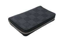 Load image into Gallery viewer, 極美品 LouisVuitton ルイヴィトン ジッピーコインパース ダミエグラフィット N63076 フランス製 PVC ブラック シルバー 中古 4c068043