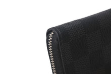 Load image into Gallery viewer, 極美品 LouisVuitton ルイヴィトン ジッピーコインパース ダミエグラフィット N63076 フランス製 PVC ブラック シルバー 中古 4c068043