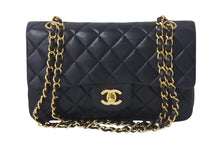 Load image into Gallery viewer, CHANEL シャネル マトラッセ23 チェーンショルダーバッグ 2番台 ラムスキン ゴールド金具 ブラック 美品 中古 4c068084