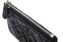 Load image into Gallery viewer, CHANEL シャネル コインケース ココマーク ロゴ 16番台 スペイン製 エナメル ブラック シルバー金具 美品 中古 4c068182
