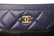 Load image into Gallery viewer, CHANEL シャネル ガブリエル カードケース ラムスキン カーフスキン キルティング ネイビー ブラック ゴールド金具 25番台 美品 中古 4c068268