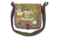 Load image into Gallery viewer, 極美品 CHANEL シャネル エンブロイダリー グラフィティ ショルダーバッグ A92789 ココマーク 20番台 カーキ シルバー金具 中古 4c068271