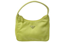 Load image into Gallery viewer, 極美品 PRADA プラダ ホーボー ハンドバッグ ワンショルダーバッグ K3414 トライアングルロゴ ライムグリーン ナイロン シルバー金具 中古 4c068301
