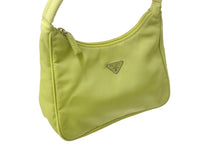 Load image into Gallery viewer, 極美品 PRADA プラダ ホーボー ハンドバッグ ワンショルダーバッグ K3414 トライアングルロゴ ライムグリーン ナイロン シルバー金具 中古 4c068301