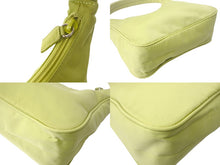Load image into Gallery viewer, 極美品 PRADA プラダ ホーボー ハンドバッグ ワンショルダーバッグ K3414 トライアングルロゴ ライムグリーン ナイロン シルバー金具 中古 4c068301