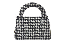 Load image into Gallery viewer, 極美品 CHANEL シャネル ミニハンドバッグ ショルダーバッグ 千鳥 ブラック/ホワイト ランダムシリアル AS4416 中古 4c068345