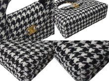 Load image into Gallery viewer, 極美品 CHANEL シャネル ミニハンドバッグ ショルダーバッグ 千鳥 ブラック/ホワイト ランダムシリアル AS4416 中古 4c068345