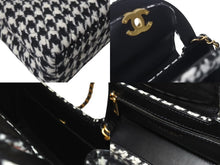Load image into Gallery viewer, 極美品 CHANEL シャネル ミニハンドバッグ ショルダーバッグ 千鳥 ブラック/ホワイト ランダムシリアル AS4416 中古 4c068345