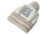 Load image into Gallery viewer, CHANEL シャネル スポーツライン ココマーク ニット帽 ジェニー愛用 ホワイト ベージュ サイズM 美品 中古 4c068370