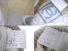Load image into Gallery viewer, CHANEL シャネル スポーツライン ココマーク ニット帽 ジェニー愛用 ホワイト ベージュ サイズM 美品 中古 4c068370