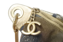 Load image into Gallery viewer, CHANEL シャネル グラフィティ エジプト チェーン ベルトバッグ ボディバッグ 28番台 キャンバス レザー ゴールド マルチカラー 美品 中古 4c068374