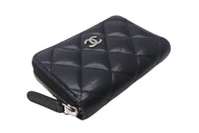 Load image into Gallery viewer, CHANEL シャネル コインケース マトラッセ クラシック ジップ コインパース ココマーク ラムスキン シルバー ブラック 美品 中古 4c068427