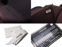 Load image into Gallery viewer, CHANEL シャネル コインケース マトラッセ クラシック ジップ コインパース ココマーク ラムスキン シルバー ブラック 美品 中古 4c068427