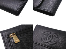 Load image into Gallery viewer, CHANEL シャネル ココマーク 二つ折り財布 コンパクトウォレット キャビアスキン ブラック ゴールド金具 美品 中古 4c068461