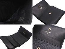 Load image into Gallery viewer, CHANEL シャネル ココマーク 二つ折り財布 コンパクトウォレット キャビアスキン ブラック ゴールド金具 美品 中古 4c068461