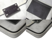 Load image into Gallery viewer, LOEWE ロエベ ハンドバッグ リピート アナグラム 290510 ホワイト ブラウン PVC レザー シルバー金具 美品 中古 4c068487