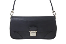 画像をギャラリービューアに読み込む, LOUIS VUITTON ルイヴィトン エピ ポシェット セギュール ワンショルダーバッグ M58882 ブラック アクセサリーポーチ シルバー金具 美品 中古 4c068500